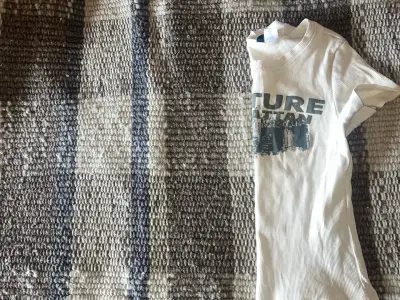 Polera blanca con estampado 'Culture' - miniatura 2