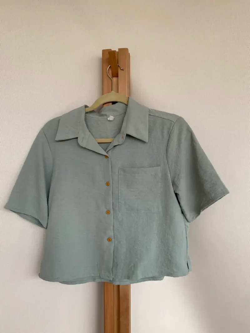 Camisa de lino verde agua con botones - 1
