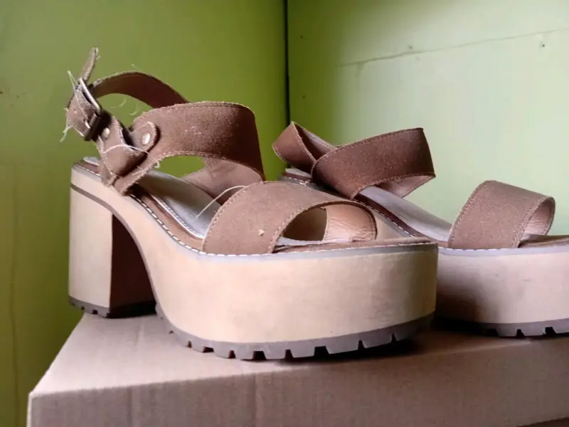 Botines de cuero negro con tacón alto - 3