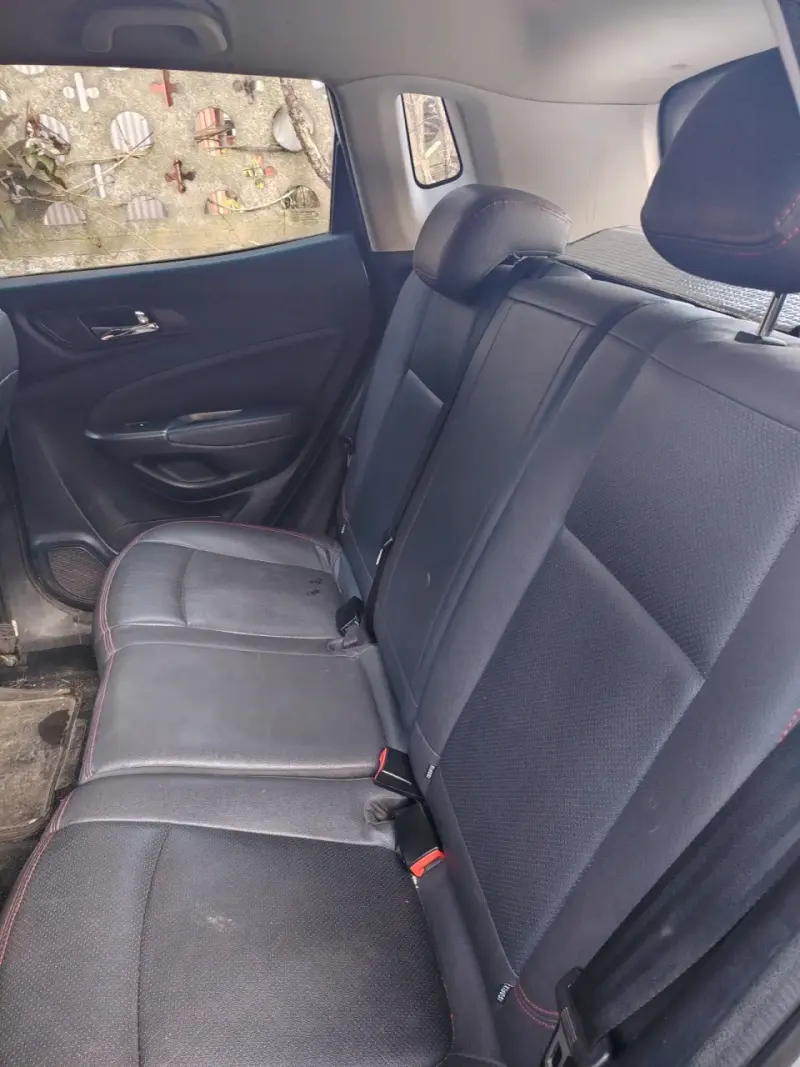 SUV compacto plateado en buen estado - 5