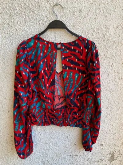 Blusa estampada marca io talla S - miniatura 3