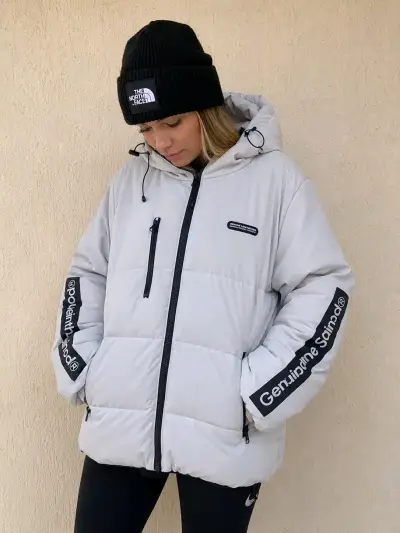 Chaqueta acolchada blanca con capucha - miniatura 5