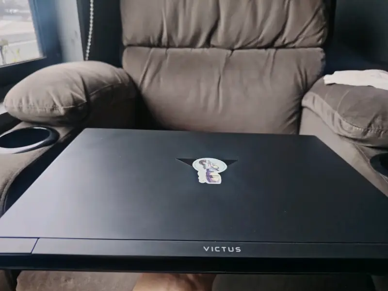 Laptop HP Victus con Intel Core i7 y Nvidia 4070 - 3