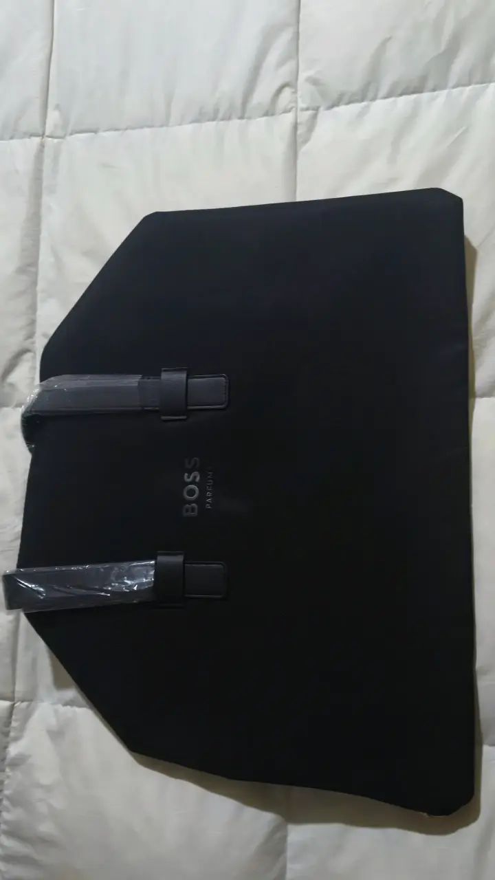 Bolso negro Boss Parfums elegante - 1