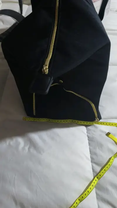 Bolso negro Boss Parfums elegante - miniatura 2