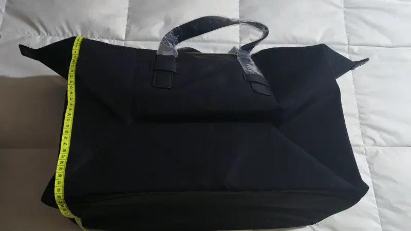 Bolso negro Boss Parfums elegante - 3