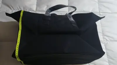 Bolso negro Boss Parfums elegante - miniatura 3