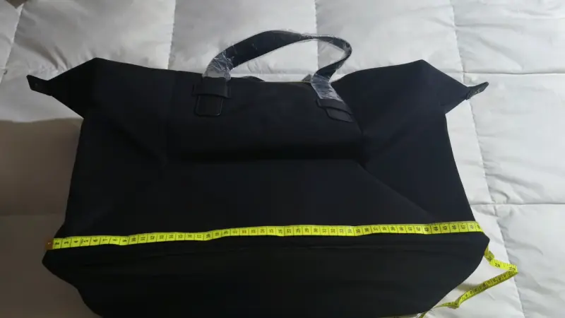Bolso negro Boss Parfums elegante - 4