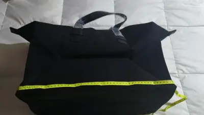 Bolso negro Boss Parfums elegante - miniatura 4