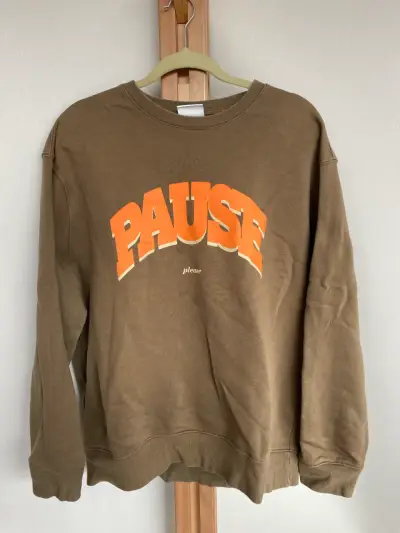 Polerón marrón con estampado 'PAUSE' de H&M - miniatura 1