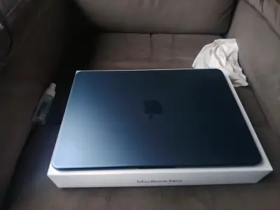 Laptop MacBook Neo en excelente estado - miniatura 3