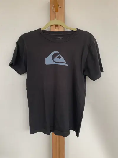 Polera negra Quiksilver unisex - miniatura 1
