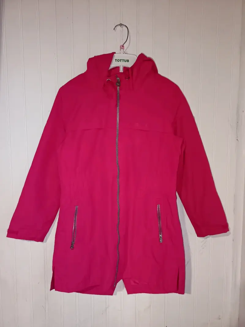 Parka impermeable fucsia para niña talla 10