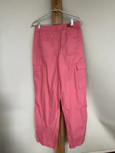Pantalones cargo rosados para mujer - miniatura 2