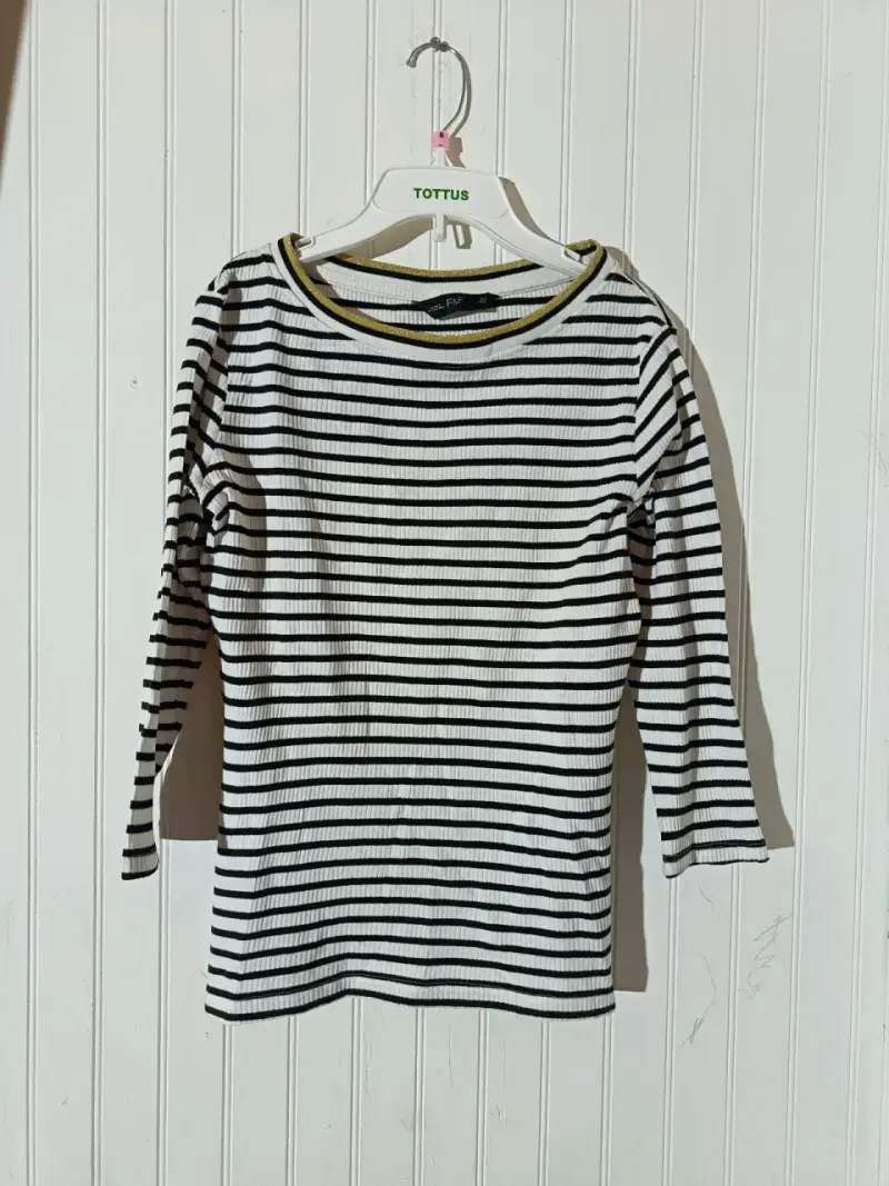 Polera a rayas blanco y negro F&F