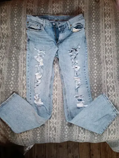 Jeans desgastados de mezclilla azul claro - miniatura 1
