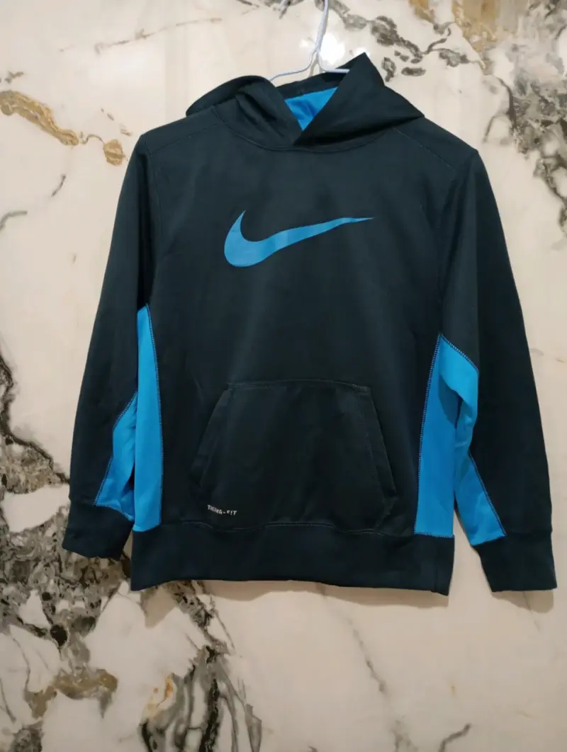 Polerón Nike negro talla 14-16 - 2