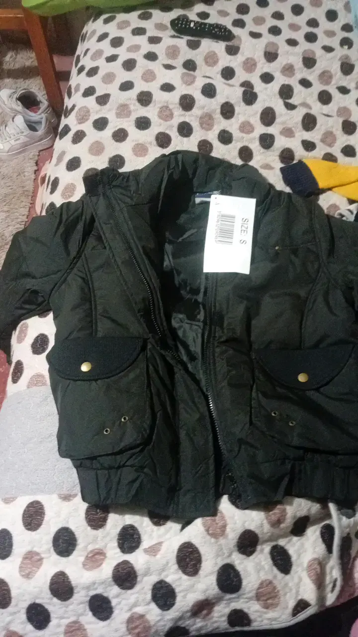 Chaqueta negra con bolsillos talla S