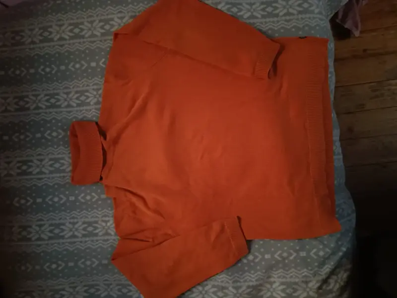 Suéter cuello alto naranja para hombre