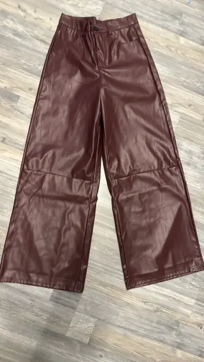 Pantalones de cuero sintético burdeos - miniatura 1