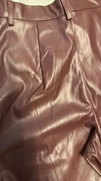 Pantalones de cuero sintético burdeos - miniatura 3
