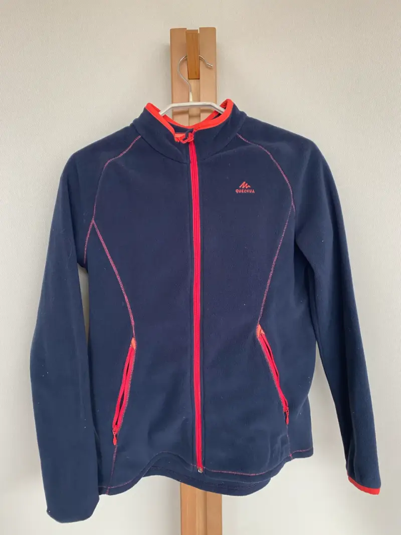 Polar Quechua azul con cierre rojo de Decathlon - 1