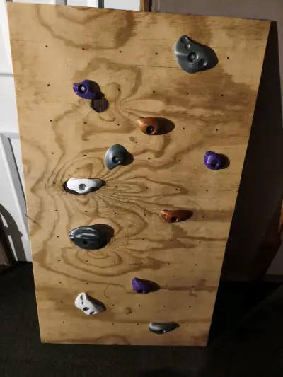 Panel de escalada con presas de colores - miniatura 2