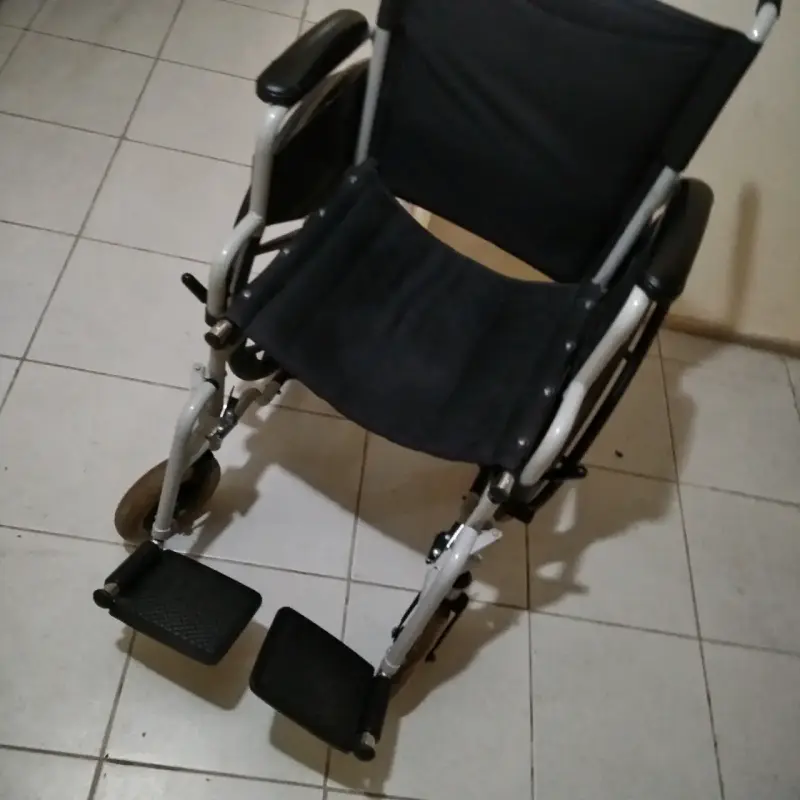 Silla de ruedas en buen estado. - 2