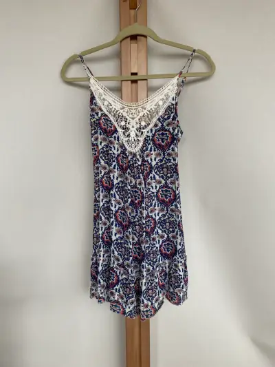 Vestido corto estampado con encaje talla XS - miniatura 1