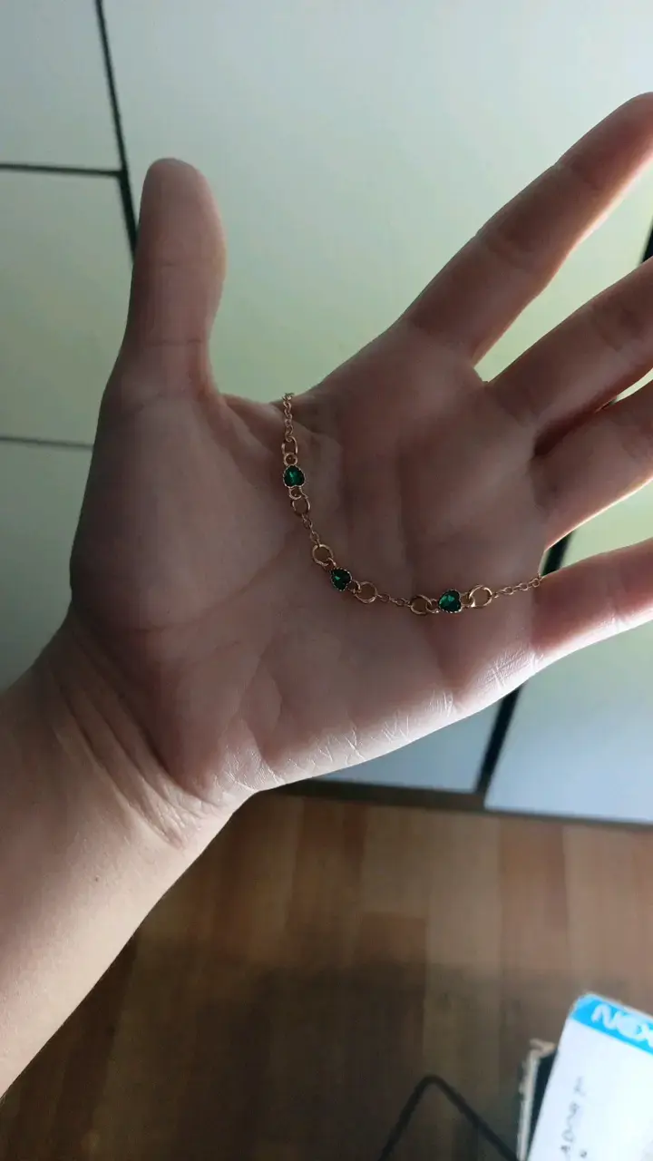 Pulsera dorada con piedra verde elegante - 3