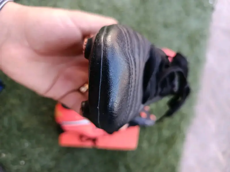 Botines de fútbol Nike Tiempo negros y rojos - 6