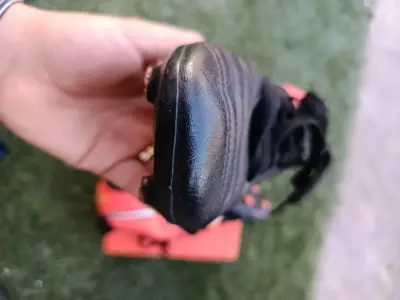 Botines de fútbol Nike Tiempo negros y rojos - miniatura 6