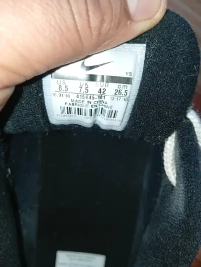 Zapatillas deportivas Nike Air blancas y negras - miniatura 4