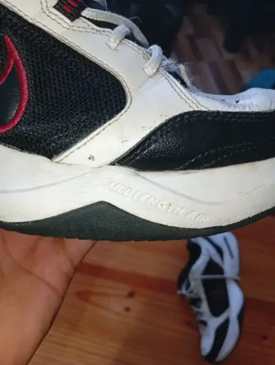 Zapatillas deportivas Nike Air blancas y negras - miniatura 5