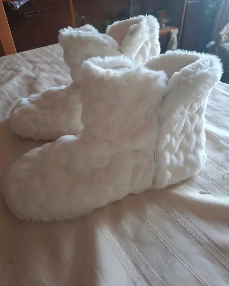 Pantuflas de felpa blancas para invierno