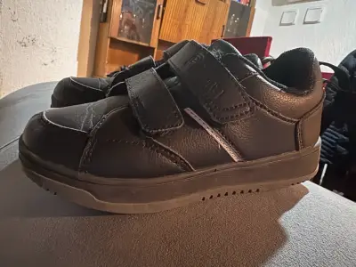 Zapatillas escolares negras con velcro - miniatura 1