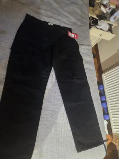 Pantalones cargo negros con bolsillos - miniatura 2