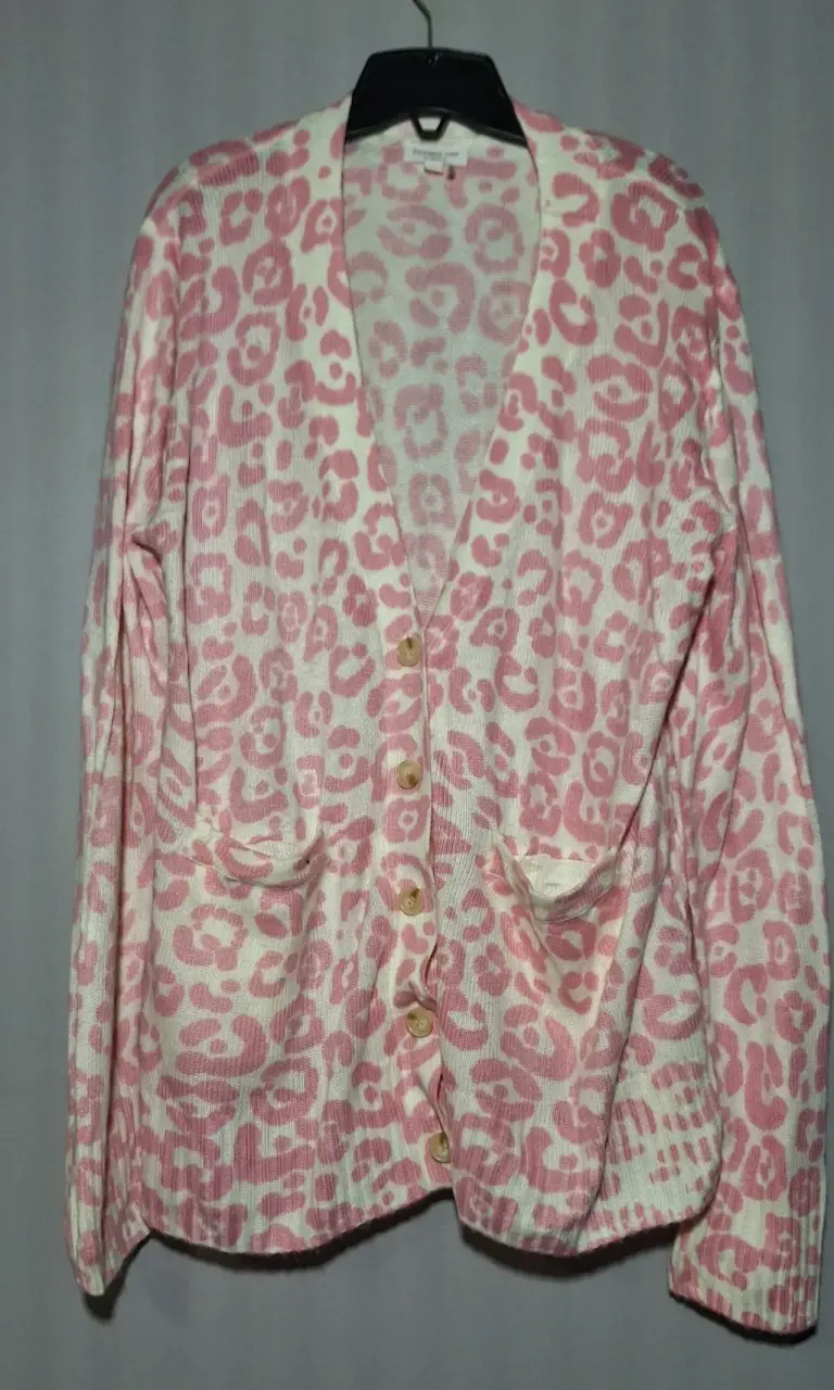 Cardigan de punto con estampado animal print rosa