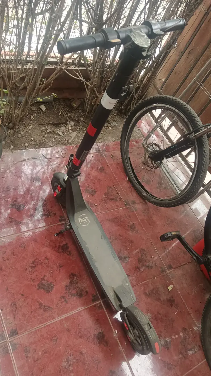 Scooter eléctrico plegable en buen estado - 1