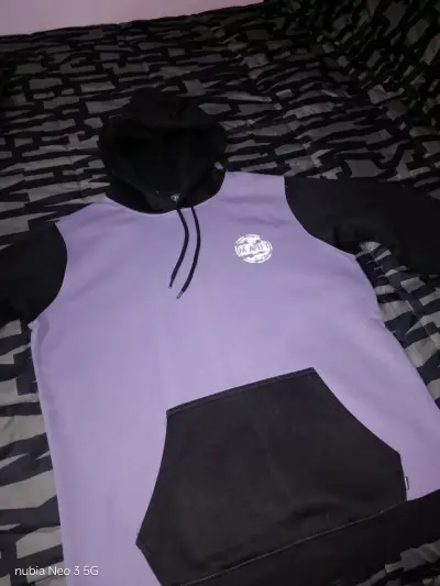 Polerón con capucha MAUI morado y negro - miniatura 1