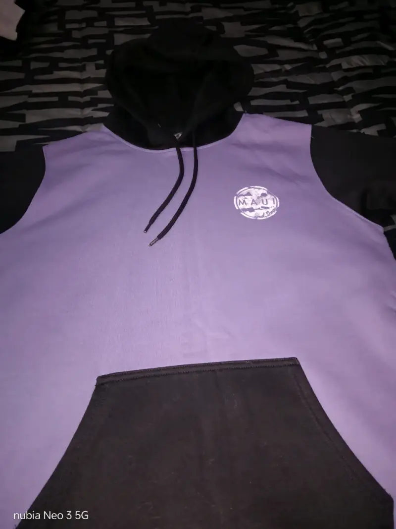 Polerón con capucha MAUI morado y negro - 3