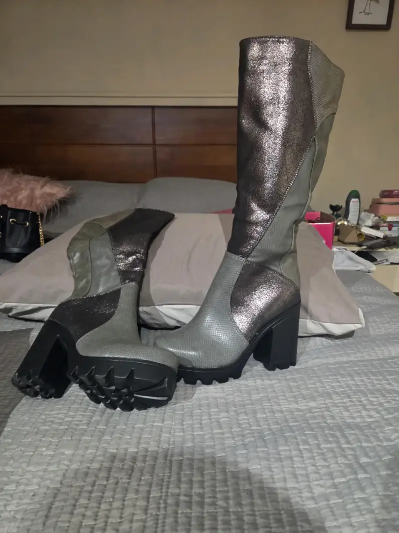 Botas altas de cuerosintetic gris con tacón grueso - 1