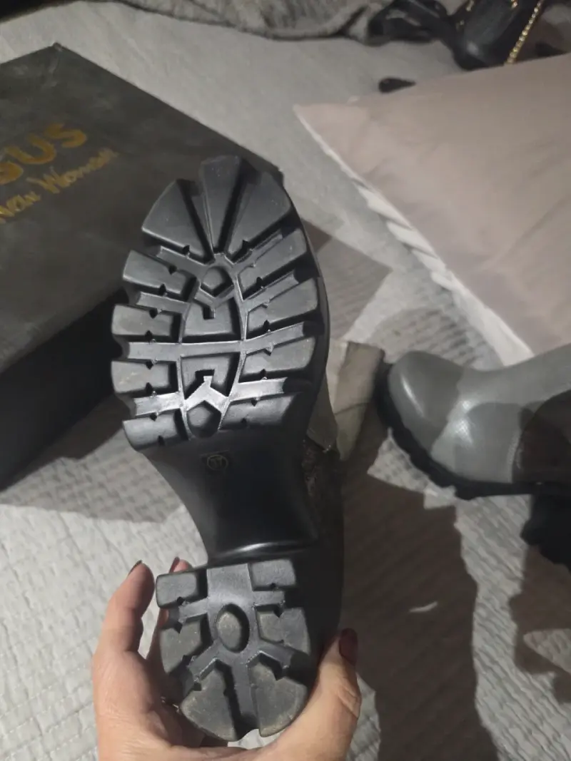 Botas altas de cuerosintetic gris con tacón grueso - 2