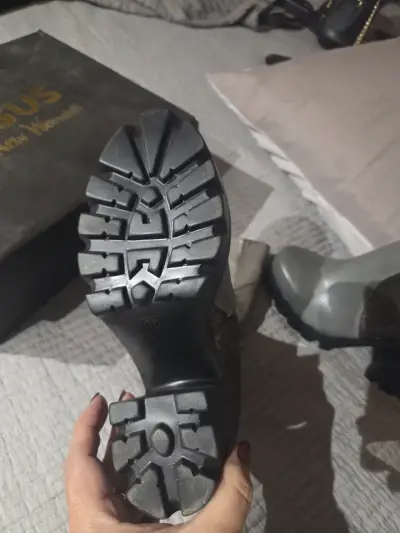 Botas altas de cuerosintetic gris con tacón grueso - miniatura 2