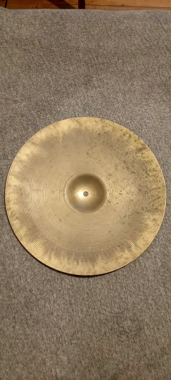Se vende Heavy Ride 16" Avedis 60s, 1900grs (preci - 3