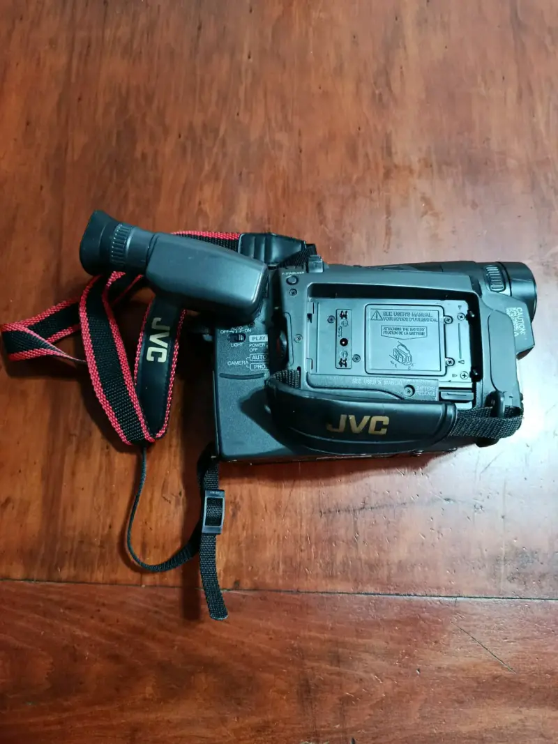 Cámara de video JVC con accesorios completos - 2