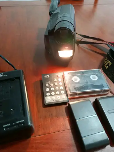 Cámara de video JVC con accesorios completos - miniatura 3