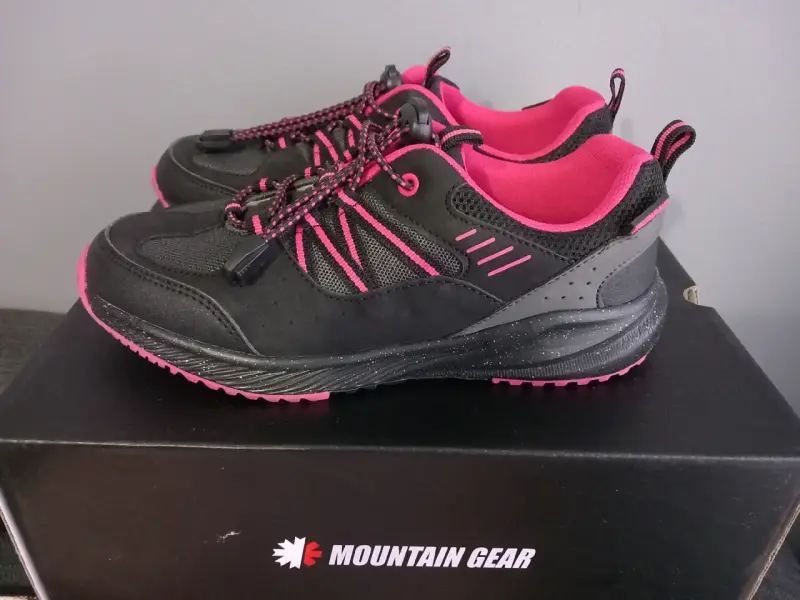 Zapatillas deportivas Mountain Gear negras y rosad - 1