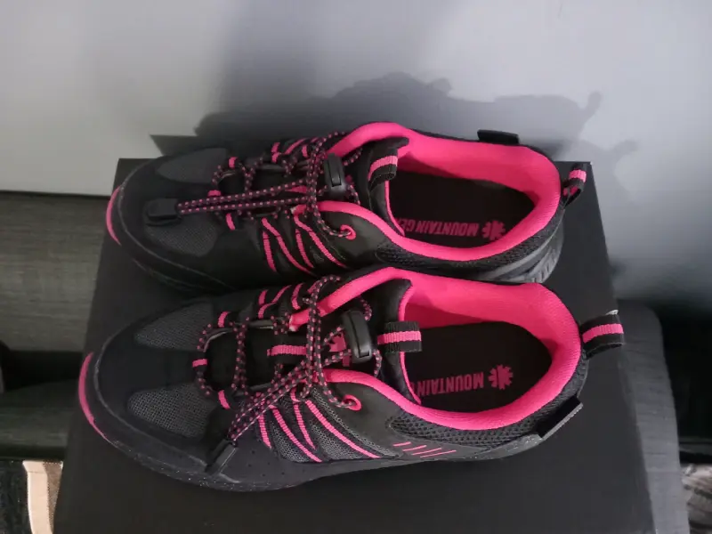 Zapatillas deportivas Mountain Gear negras y rosad - 4