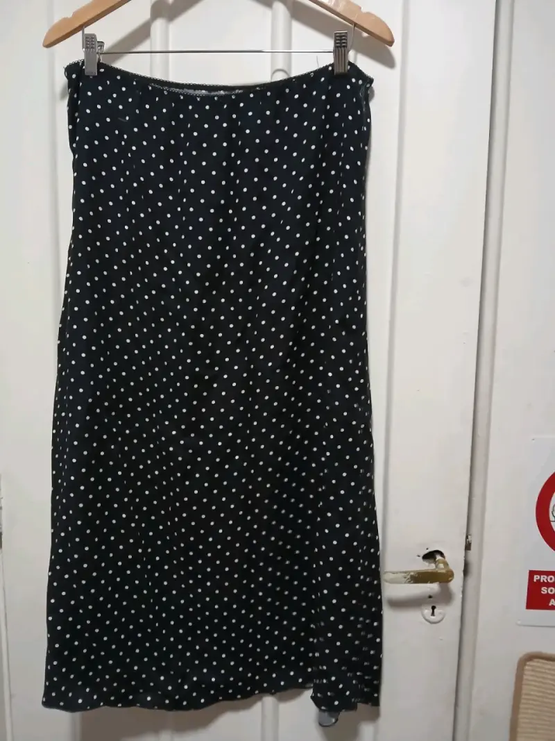 Falda negra con lunares blancos - 2